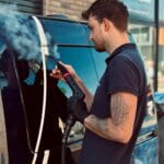 Melvin verwijderd wrap van auto met stoom