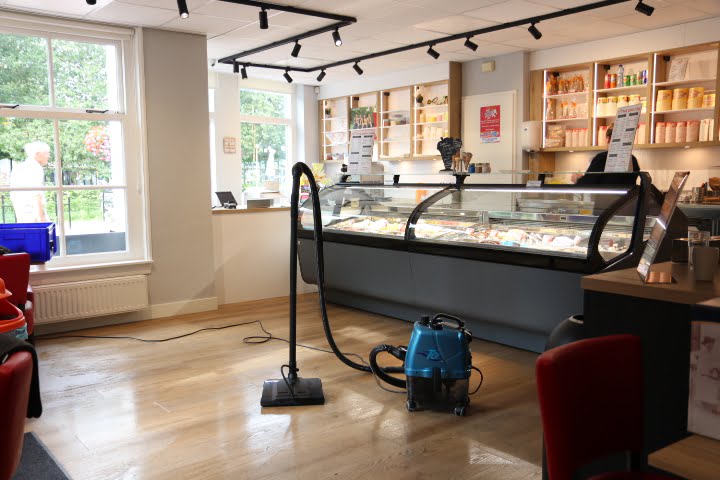 TCE M8 in ijssalon met i-steam borstel