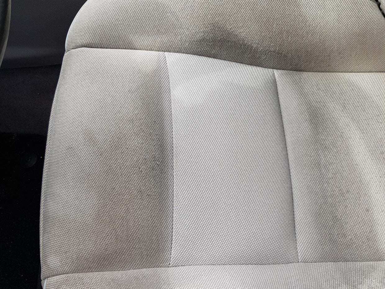 auto stoel bekleding gereinigd met stoom