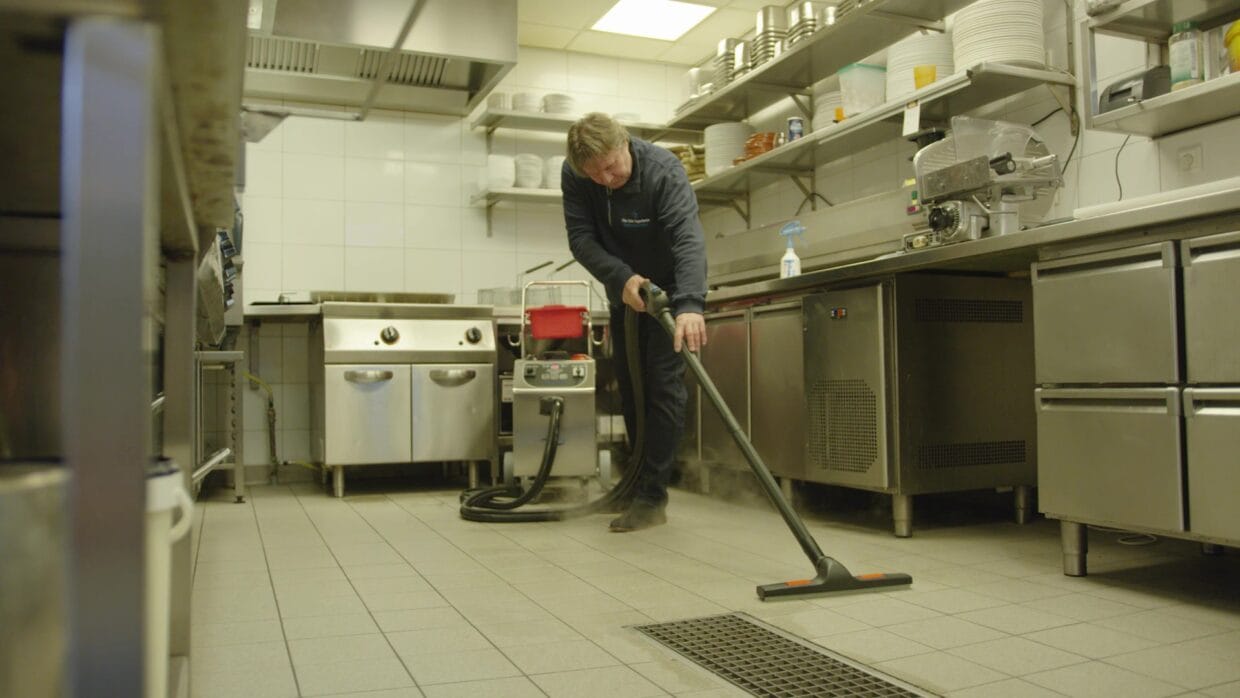 Tjibbe keuken vloer reinigen professioneel tce c50 detail