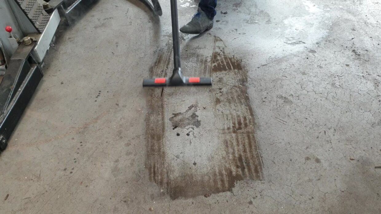 betonnen vloer reinigen met stoom