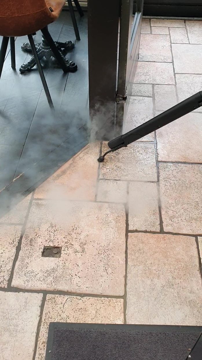 natuur stenen vloer stomen voegen en kieren