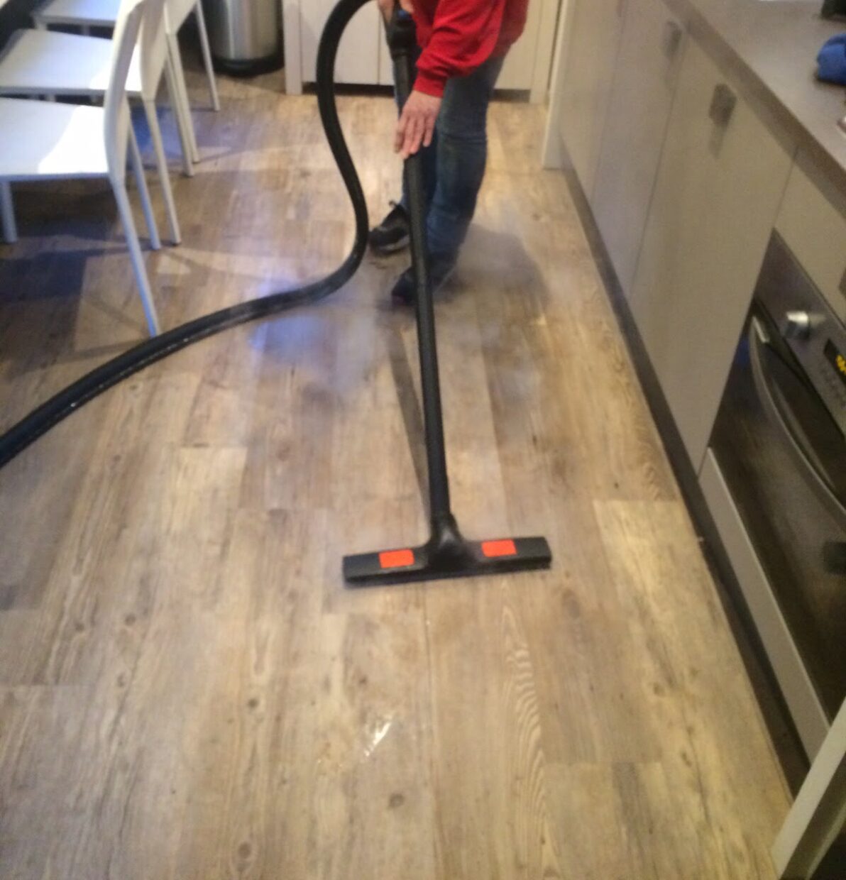 houten vloer reinigen met stoom