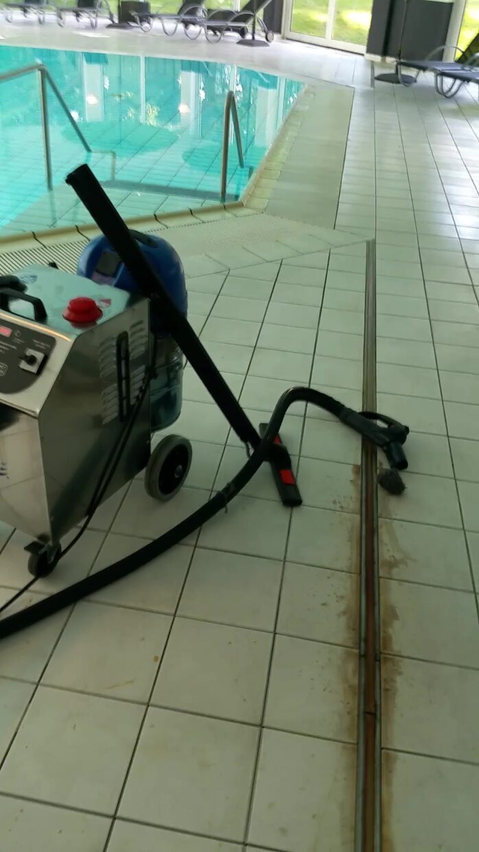 Zwembad afvoer put reinigen met stoom wellness en spa